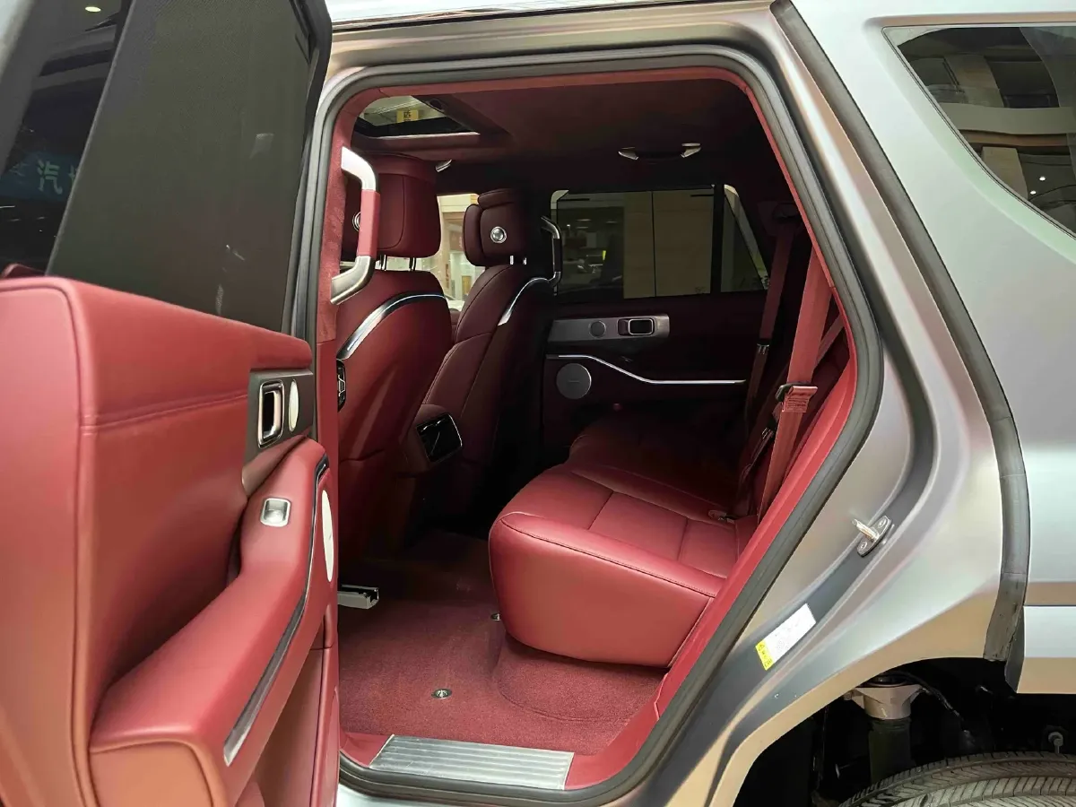 2024 Tank 700 3.0T 360HP V6 9AT PHEV 37.1KWH,autocango,china used car exporter,china ev exporter,chinese used car exporter,chinese used ev exporter