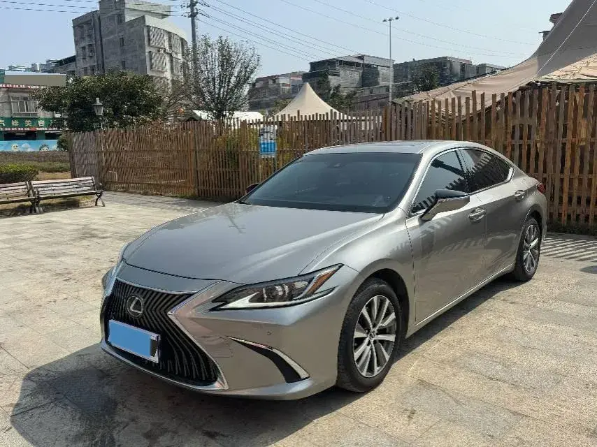 2018 Lexus ES 2.0L 167HP L4 6AT