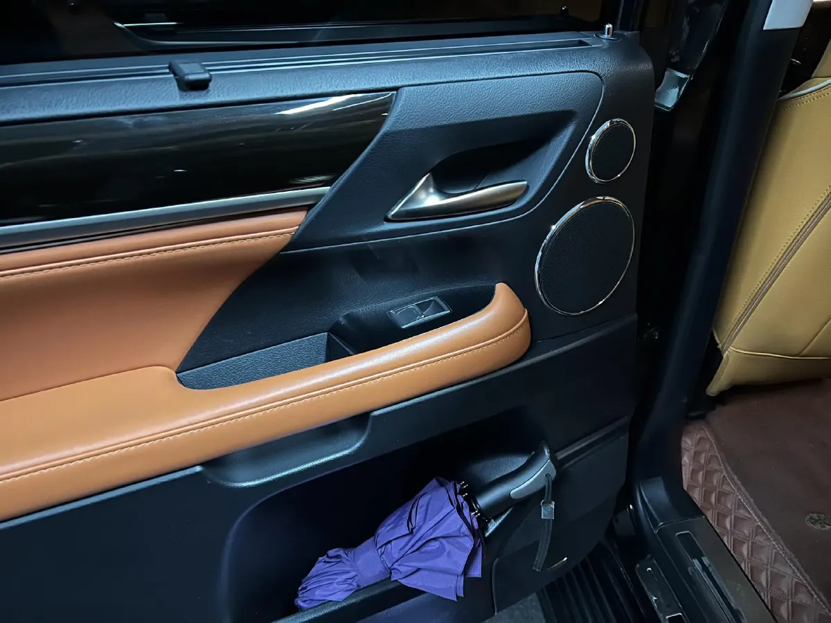 2017 Lexus LX 5.7L 367HP V8 8AT,autocango,china used car exporter,china ev exporter,chinese used car exporter,chinese used ev exporter