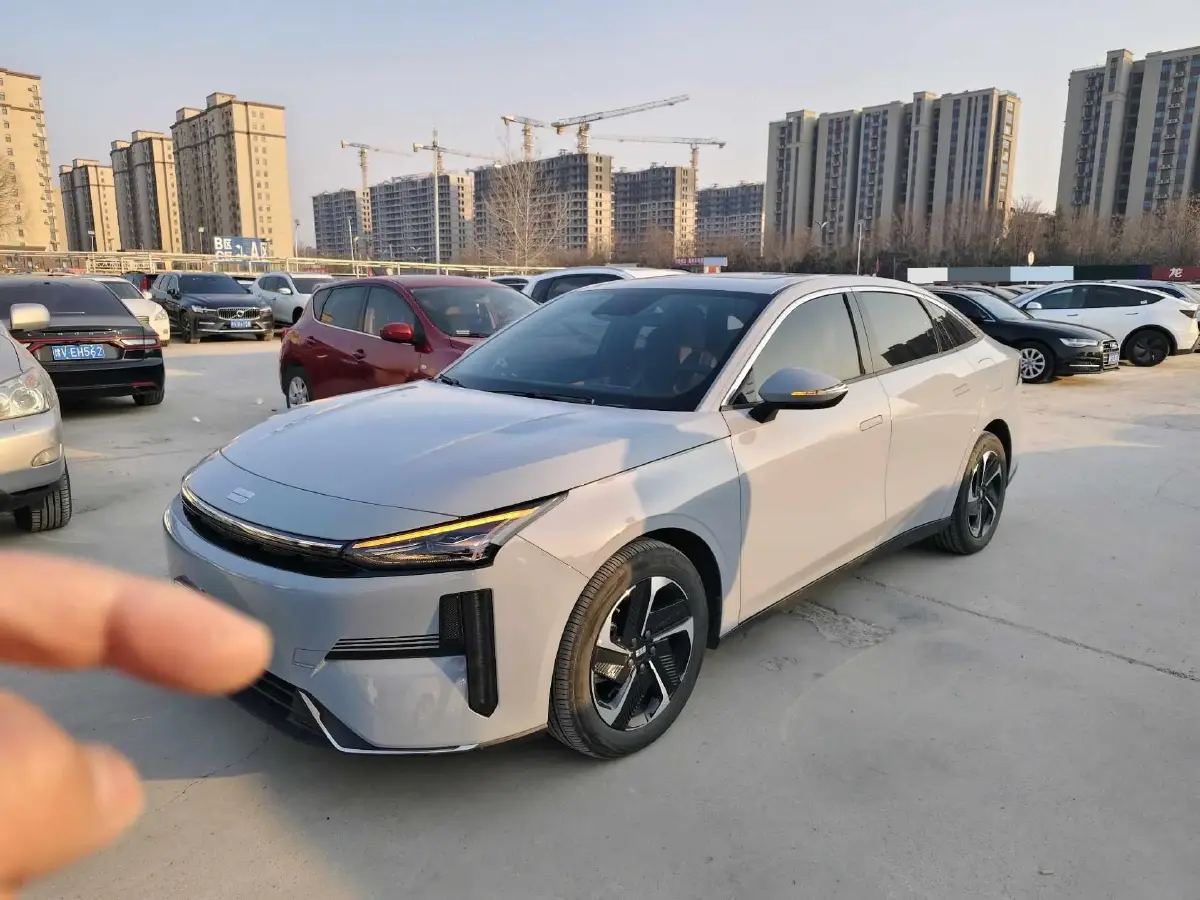 2023 Geely Galaxy L6 1.5T 163HP L4 3DHT PHEV