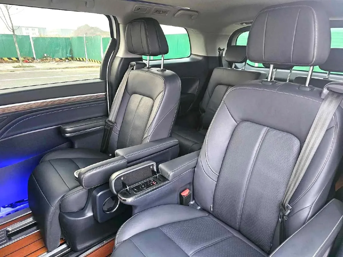 2021 GAC Trumpchi M8 2.0T 252HP L4 8AT,autocango,china used car exporter,china ev exporter,chinese used car exporter,chinese used ev exporter