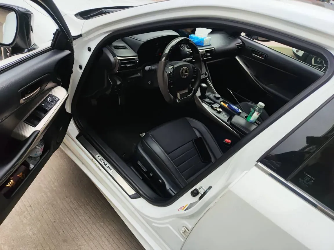 2017 Lexus IS 2.0T 245HP L4 8AT,autocango,china used car exporter,china ev exporter,chinese used car exporter,chinese used ev exporter