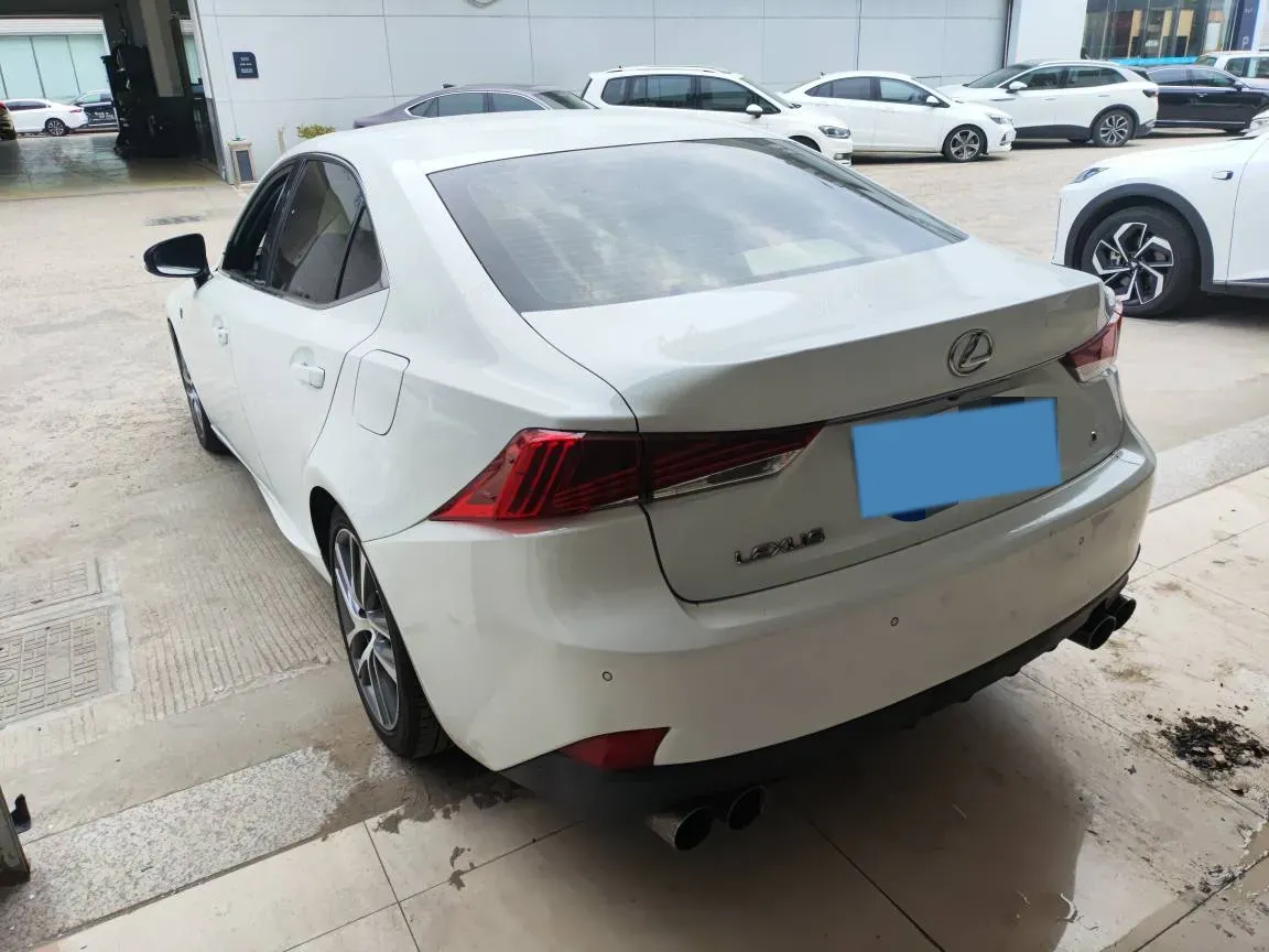 2017 Lexus IS 2.0T 245HP L4 8AT,autocango,china used car exporter,china ev exporter,chinese used car exporter,chinese used ev exporter