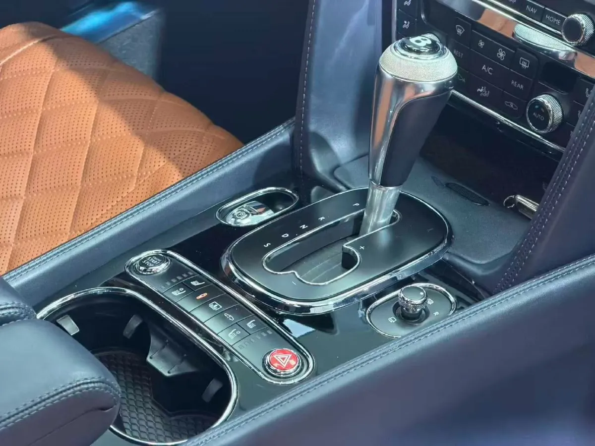 2017 Bentley Flying Spur 4.0T 528HP V8 8AT,autocango,china used car exporter,china ev exporter,chinese used car exporter,chinese used ev exporter