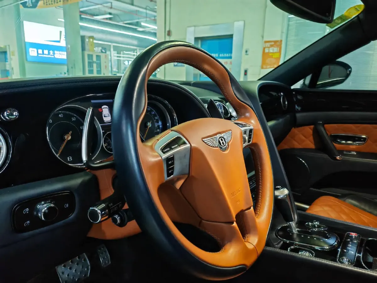 2017 Bentley Flying Spur 4.0T 528HP V8 8AT,autocango,china used car exporter,china ev exporter,chinese used car exporter,chinese used ev exporter