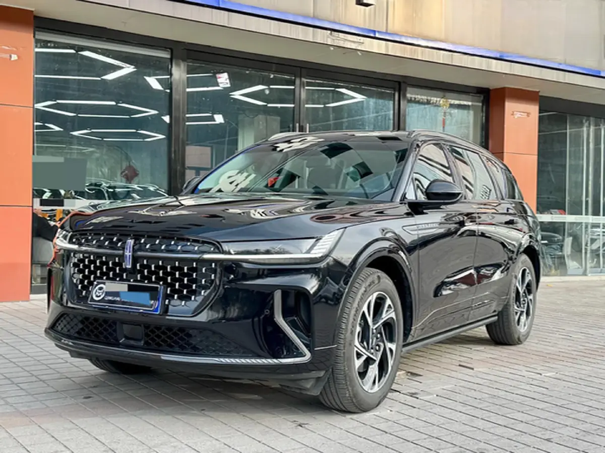 2025 Lincoln Nautilus 2.0T 282HP L4 E-CVT Hybrid