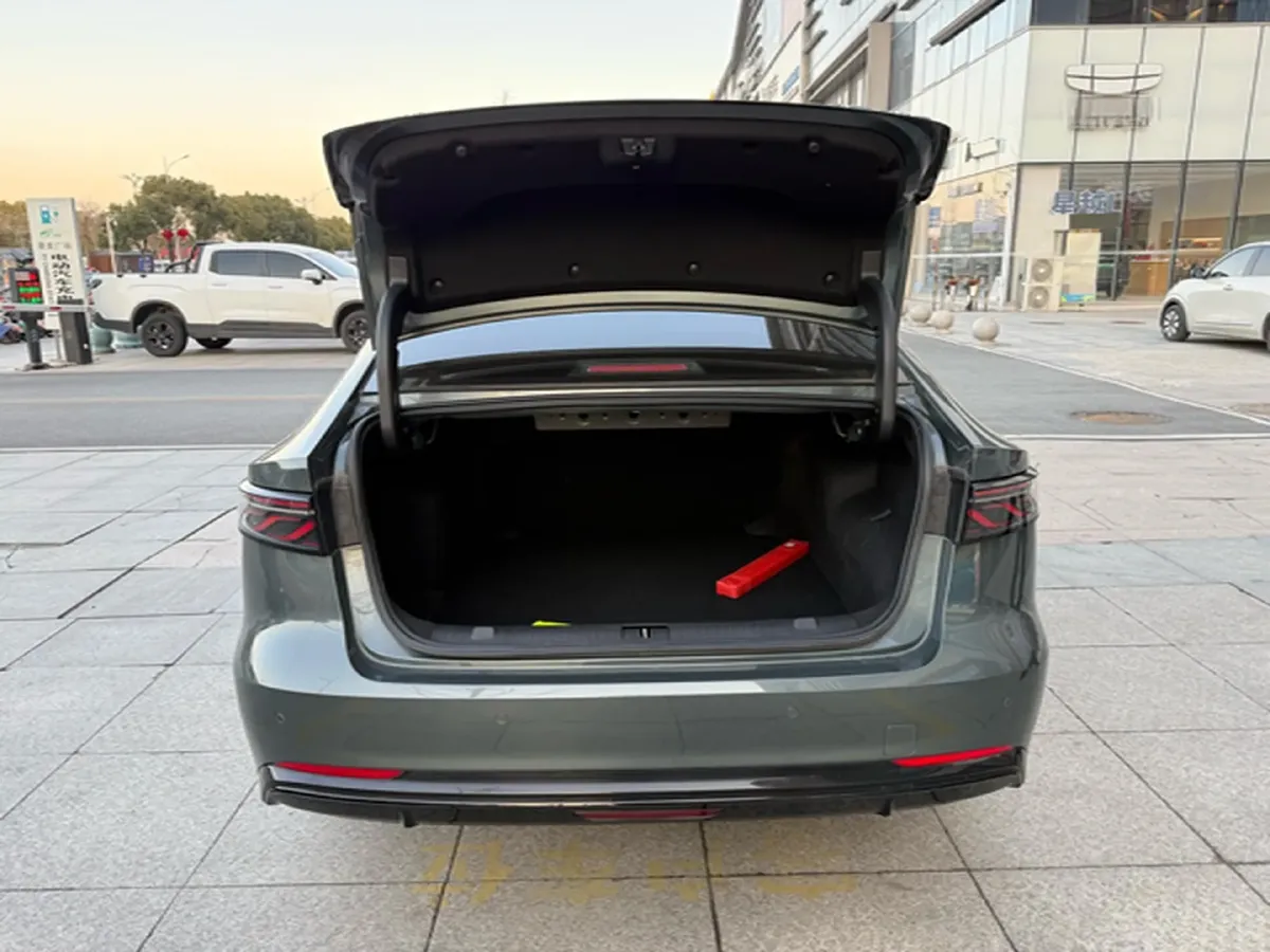 2025 Fulwin FulwinA8L 1.5T 156HP L4 1DHT PHEV 18.67KWH,autocango,china used car exporter,china ev exporter,chinese used car exporter,chinese used ev exporter