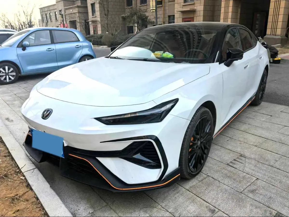 2025 ChangAn UNI-V 2.0T 245HP L4 8AT