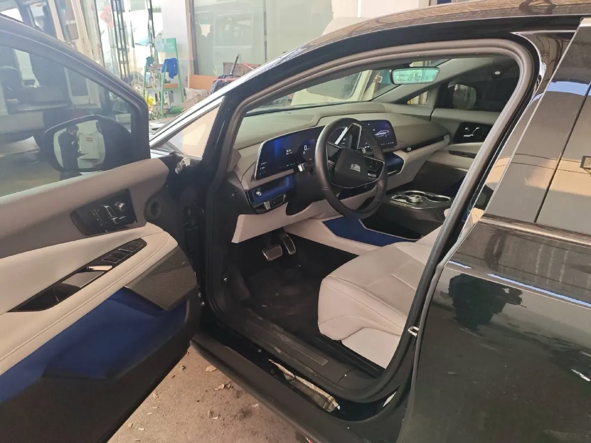 2024 Cadillac OPTIQ BEV 68.4KWH,autocango,china used car exporter,china ev exporter,chinese used car exporter,chinese used ev exporter