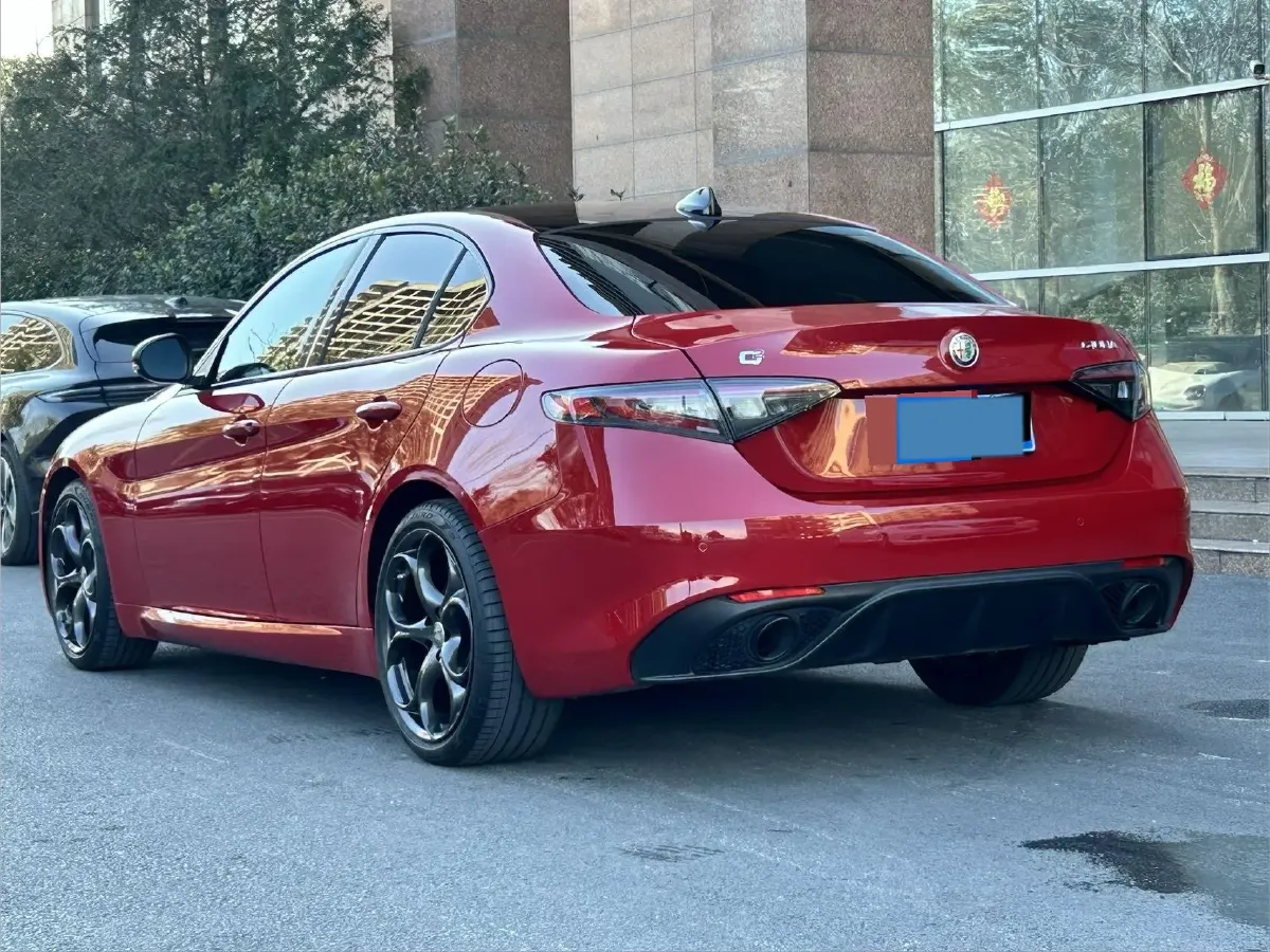 2024 Alfa Romeo Giulia 2.0T 280HP L4 8AT,autocango,china used car exporter,china ev exporter,chinese used car exporter,chinese used ev exporter