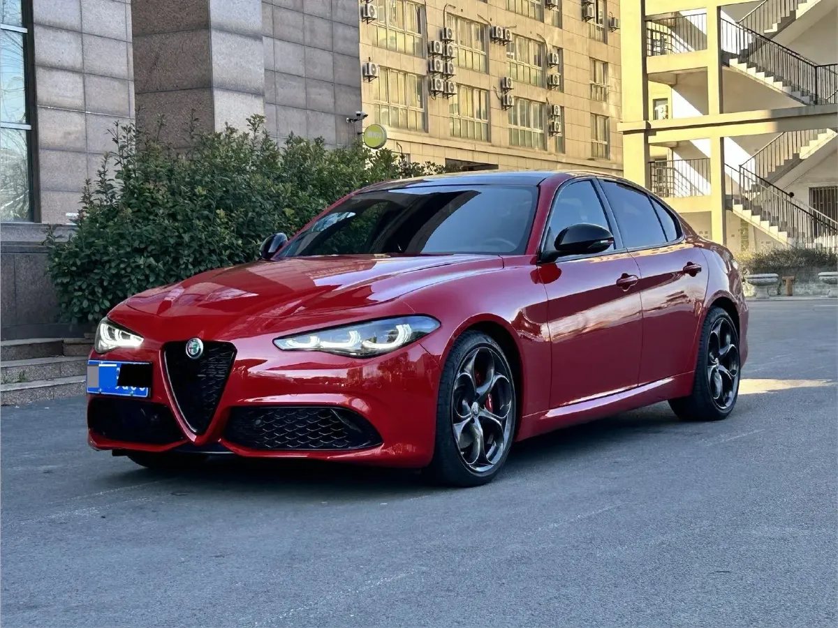 2024 Alfa Romeo Giulia 2.0T 280HP L4 8AT,autocango,china used car exporter,china ev exporter,chinese used car exporter,chinese used ev exporter