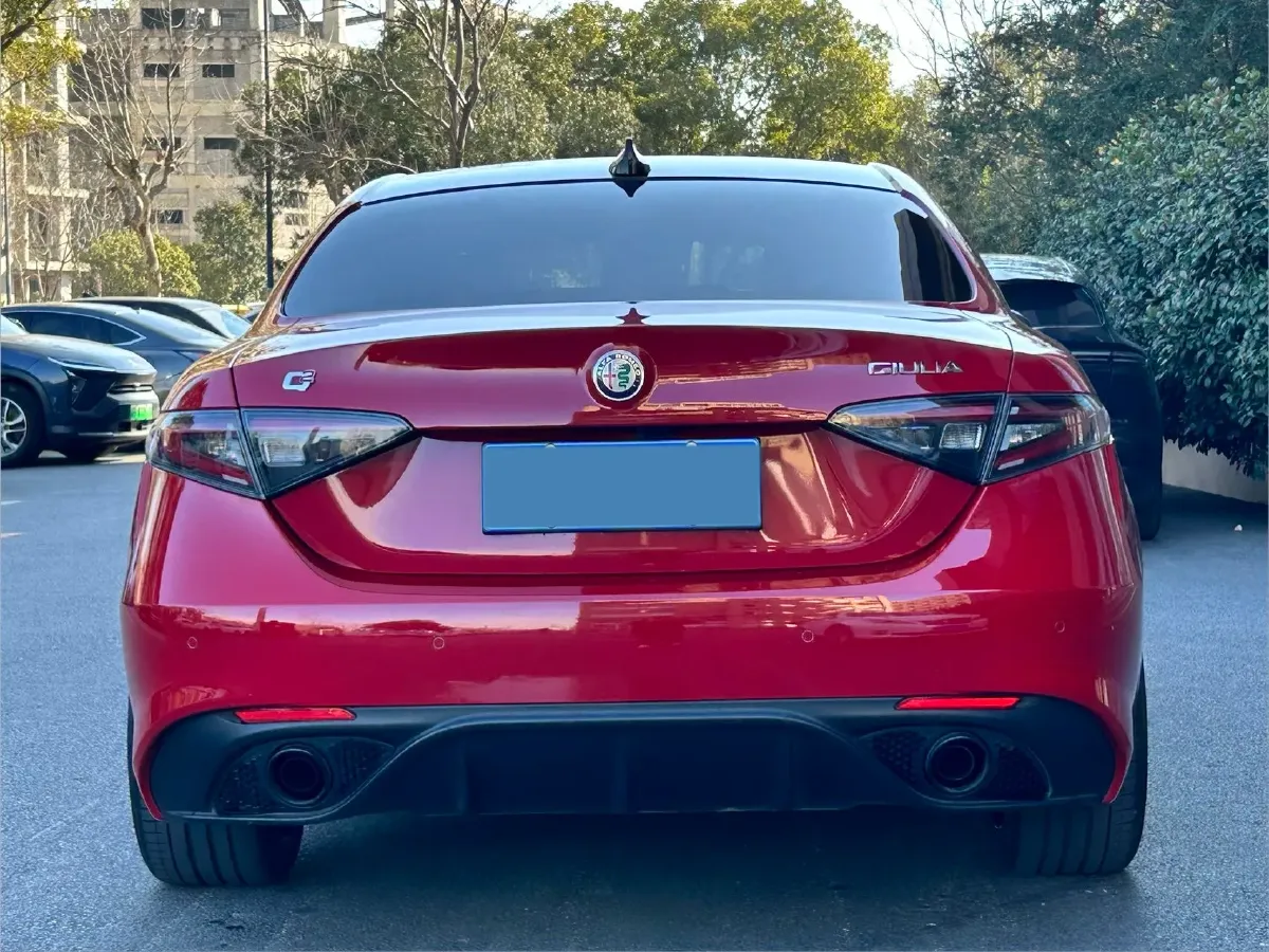 2024 Alfa Romeo Giulia 2.0T 280HP L4 8AT,autocango,china used car exporter,china ev exporter,chinese used car exporter,chinese used ev exporter