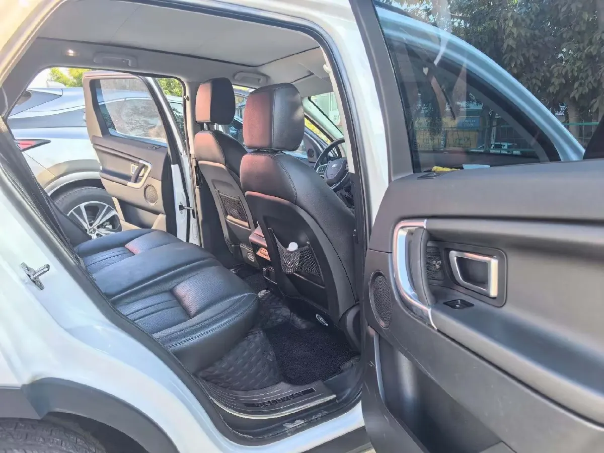 2018 Land Rover Discovery Sport 2.0T 241HP L4 9AT,autocango,china used car exporter,china ev exporter,chinese used car exporter,chinese used ev exporter