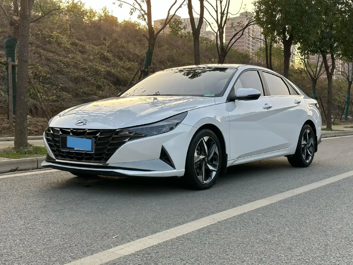 2022 Hyundai Elantra 1.5L 115HP L4 CVT