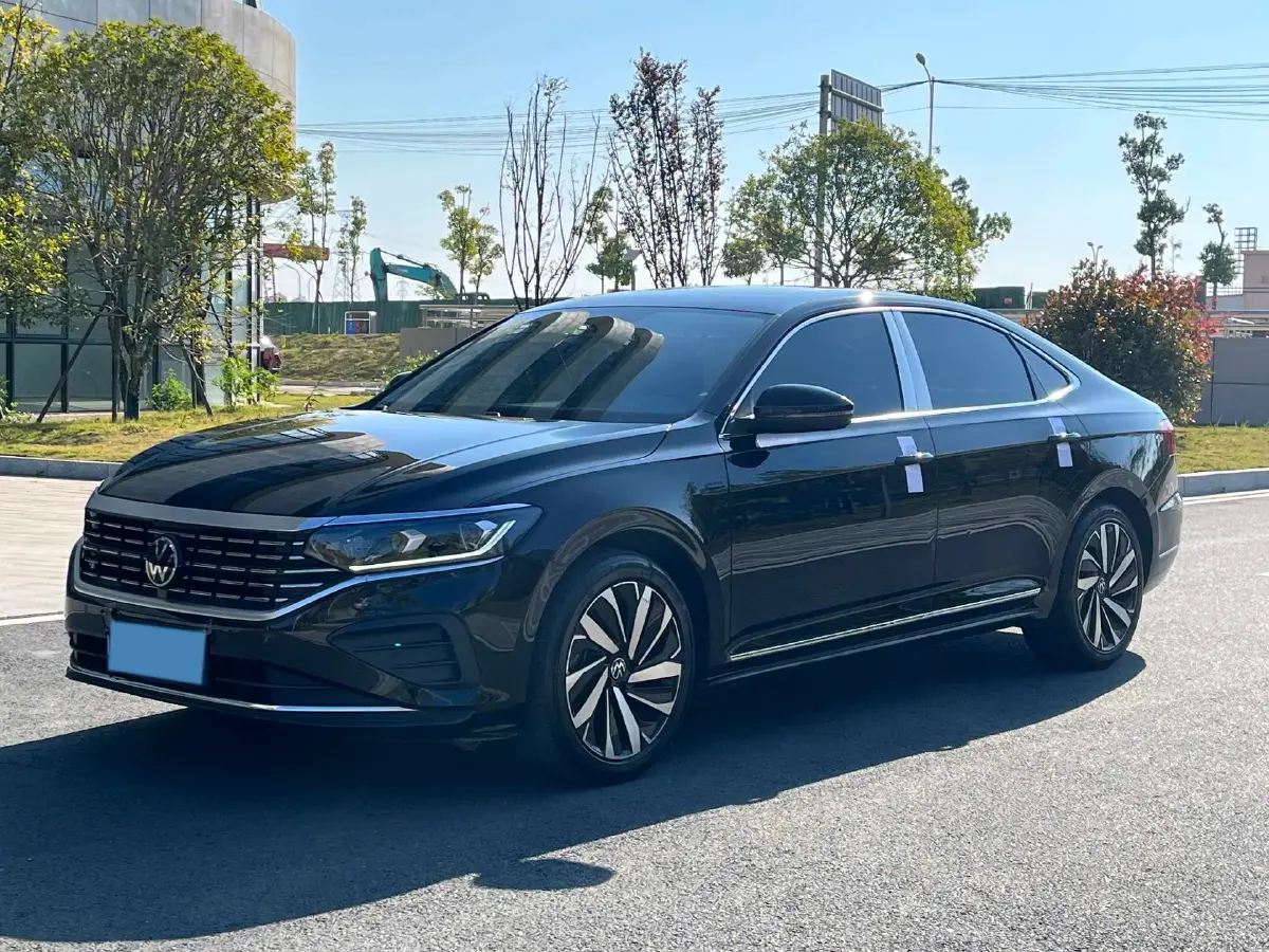 2024 Volkswagen Passat 2.0T 220HP L4 7DCT