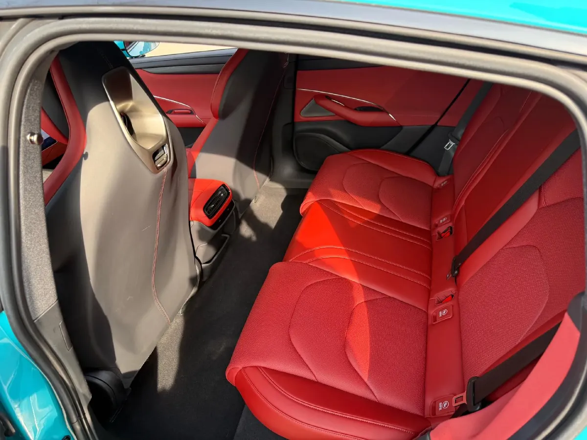 2024 MI SU7 BEV 73.6KWH,autocango,china used car exporter,china ev exporter,chinese used car exporter,chinese used ev exporter