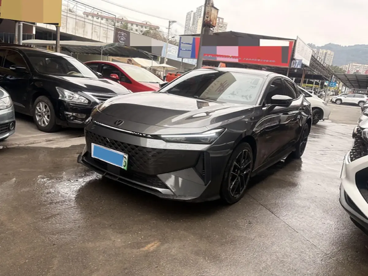 2024 ChangAn UNI-V iDD 1.5L 110HP L4 E-CVT PHEV 18.99KWH