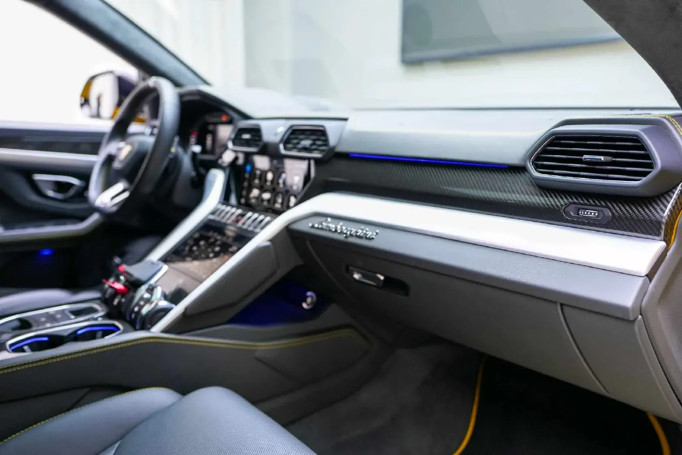 2021 Lamborghini Urus 4.0T 641HP V8 8AT,autocango,china used car exporter,china ev exporter,chinese used car exporter,chinese used ev exporter