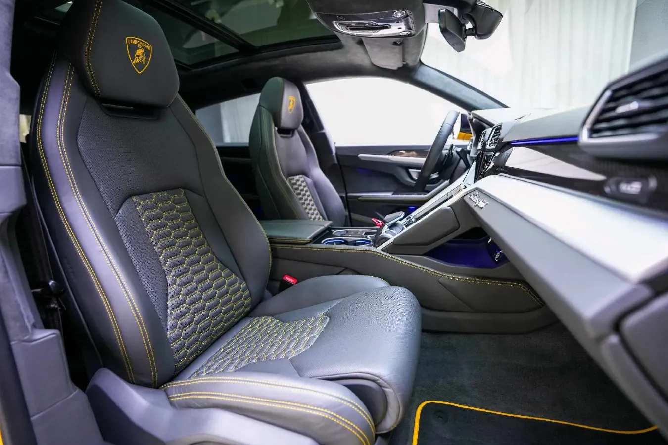 2021 Lamborghini Urus 4.0T 641HP V8 8AT,autocango,china used car exporter,china ev exporter,chinese used car exporter,chinese used ev exporter