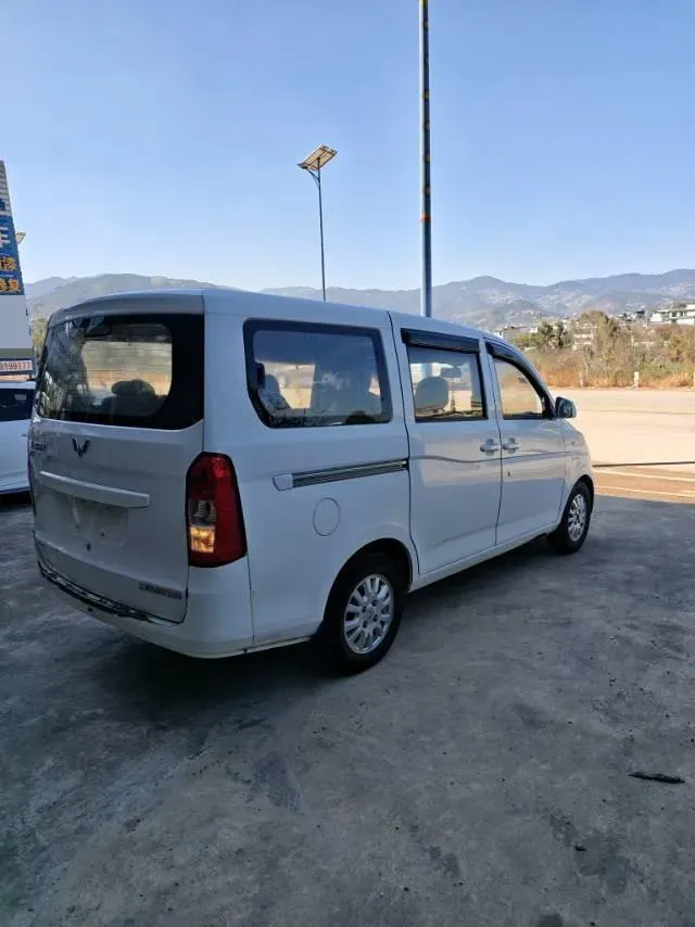 2018 WuLing RongGuang V 1.5L 112HP L4 5MT,autocango,china used car exporter,china ev exporter,chinese used car exporter,chinese used ev exporter