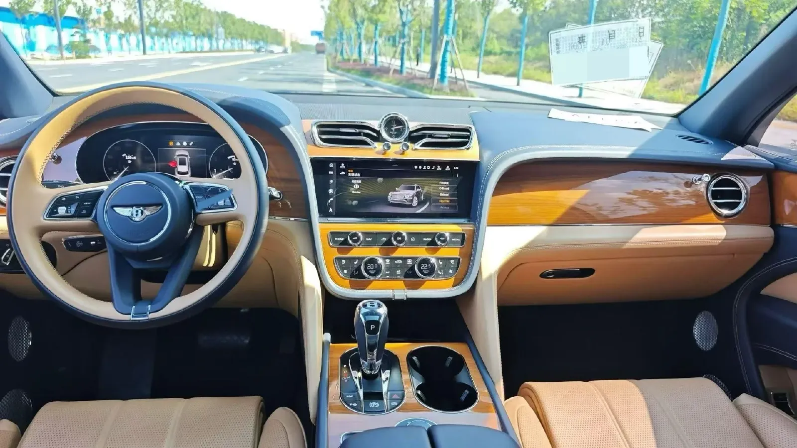 2021 Bentley Bentayga 4.0T 550HP V8 8AT,autocango,china used car exporter,china ev exporter,chinese used car exporter,chinese used ev exporter