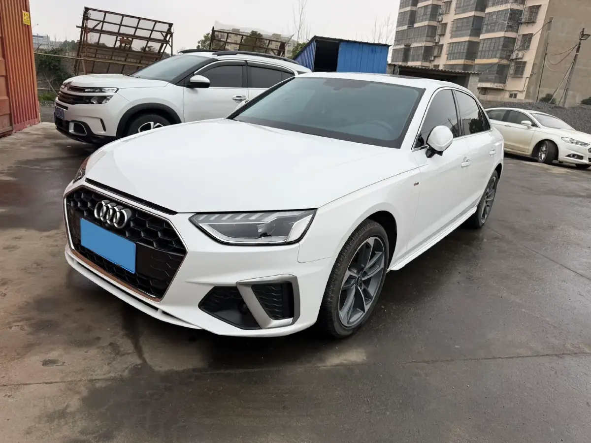 2022 Audi A4L 2.0T 190HP L4 7DCT