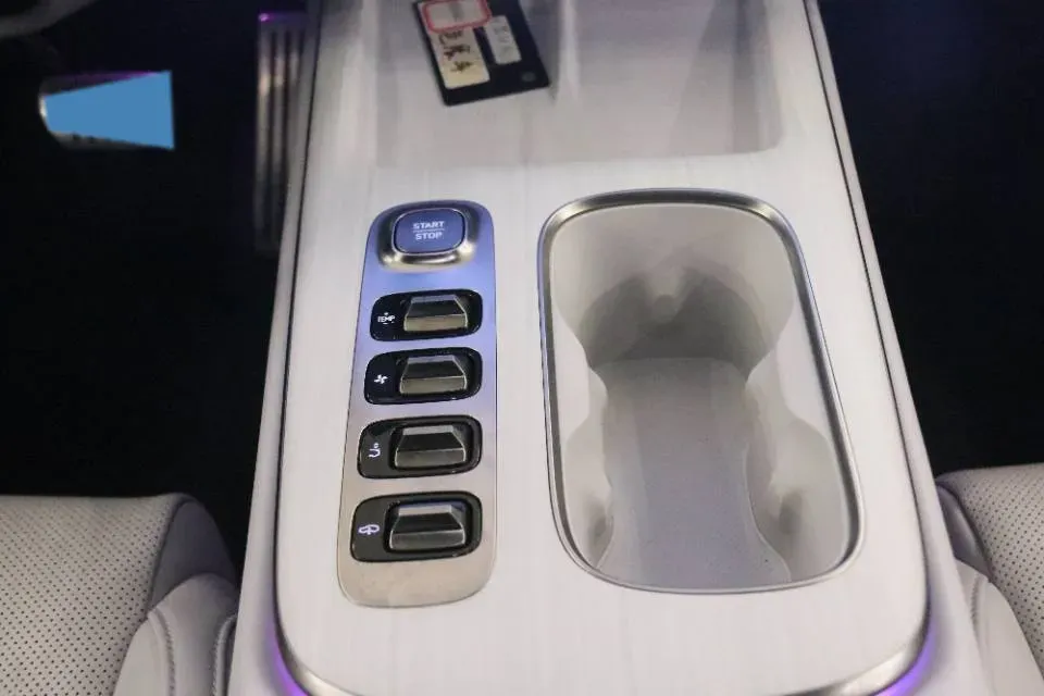 2024 MI SU7 BEV 101KWH,autocango,china used car exporter,china ev exporter,chinese used car exporter,chinese used ev exporter