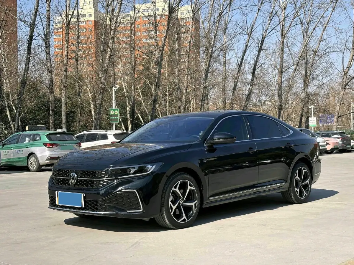 2023 Volkswagen Passat 2.0T 186HP L4 7DCT