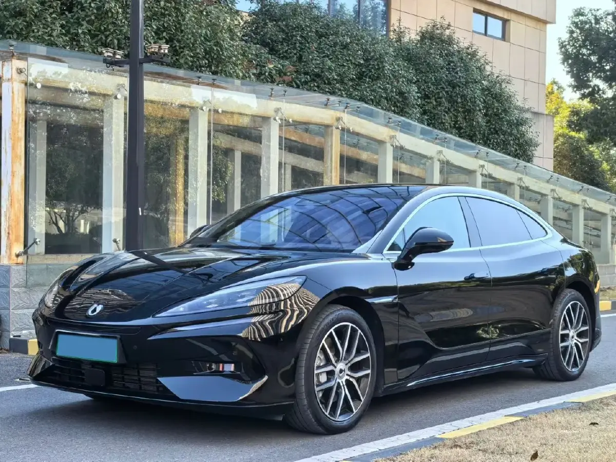 2024 Denza DenzaZ9 2.0T 207HP L4 E-CVT PHEV 38.5KWH