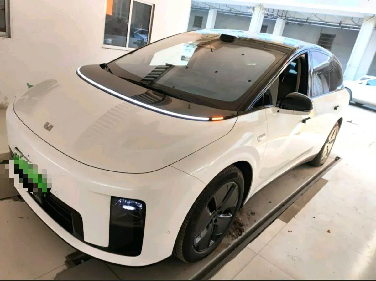 2025 Li i8 BEV