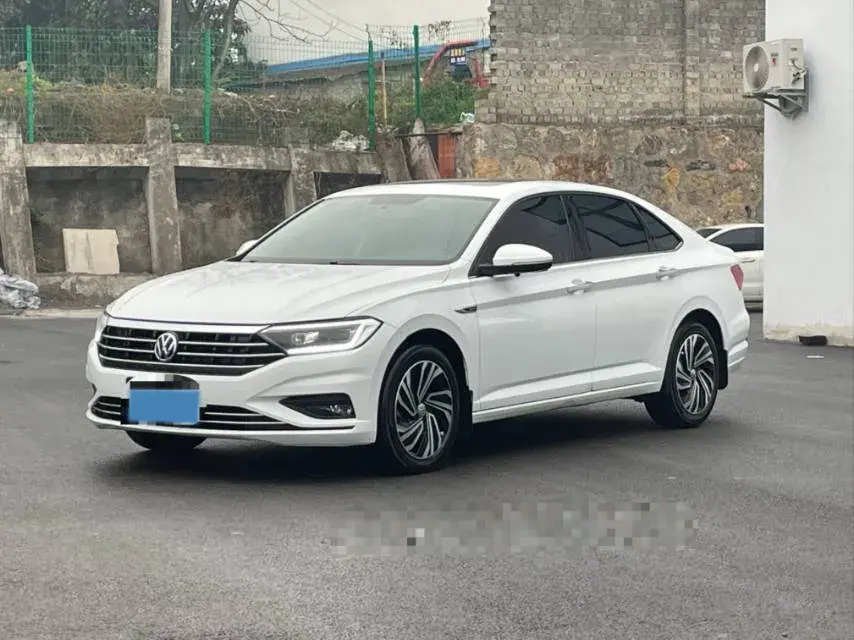 2021 Volkswagen Sagitar 1.2T 116HP L4 7DCT