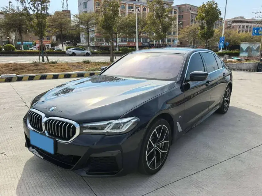 2022 BMW 5 Series 2.0T 252HP L4 8AT