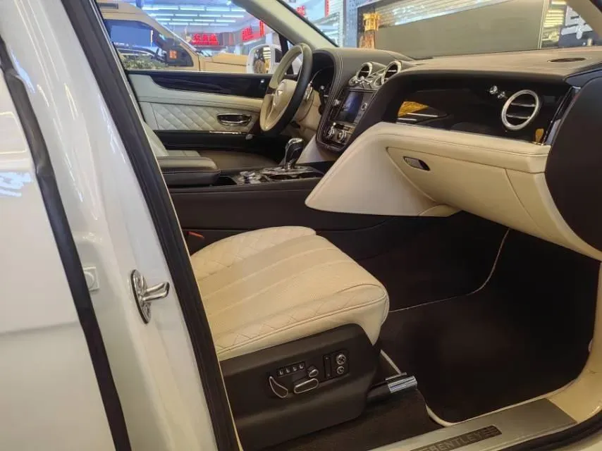 2017 Bentley Bentayga 6.0T 608HP W12 8AT,autocango,china used car exporter,china ev exporter,chinese used car exporter,chinese used ev exporter