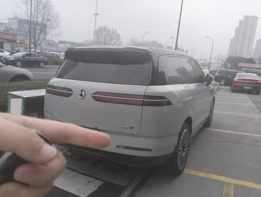 2025 Denza DenzaN8L 2.0T 207HP L4 E-CVT PHEV,autocango,china used car exporter,china ev exporter,chinese used car exporter,chinese used ev exporter