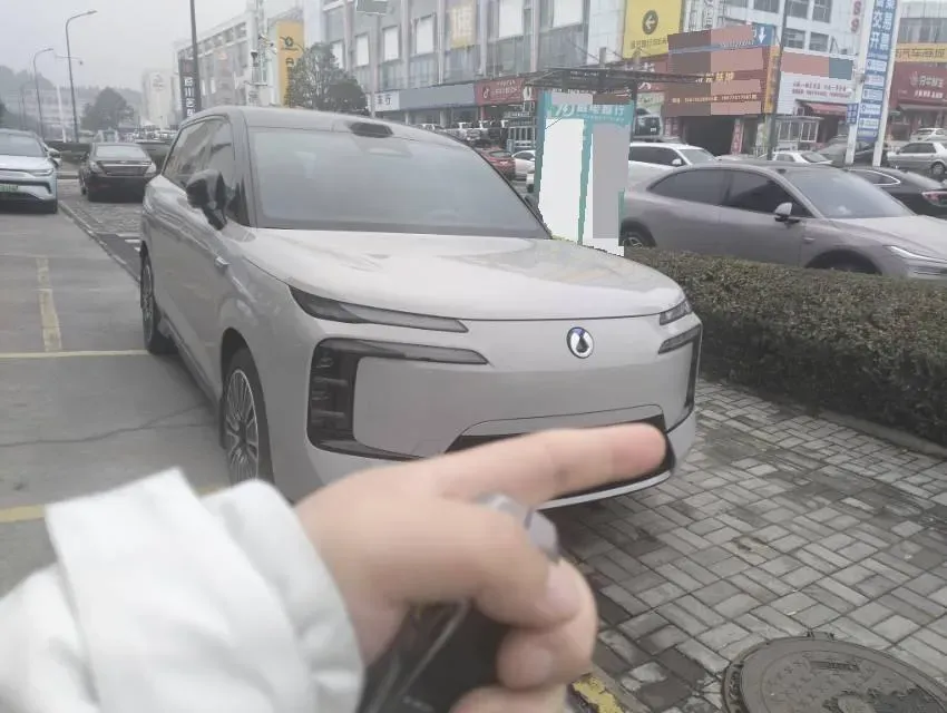 2025 Denza DenzaN8L 2.0T 207HP L4 E-CVT PHEV,autocango,china used car exporter,china ev exporter,chinese used car exporter,chinese used ev exporter
