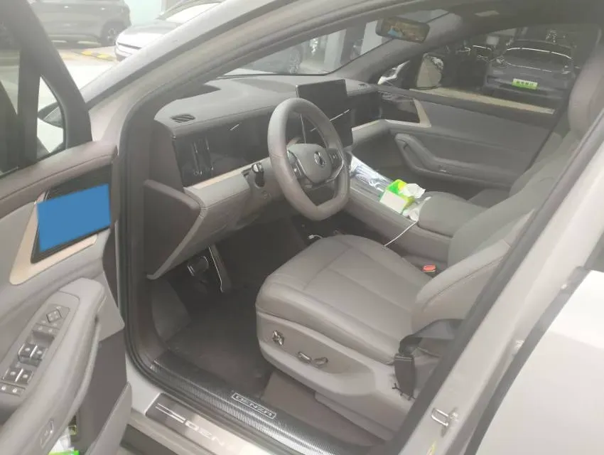 2025 Denza DenzaN8L 2.0T 207HP L4 E-CVT PHEV,autocango,china used car exporter,china ev exporter,chinese used car exporter,chinese used ev exporter
