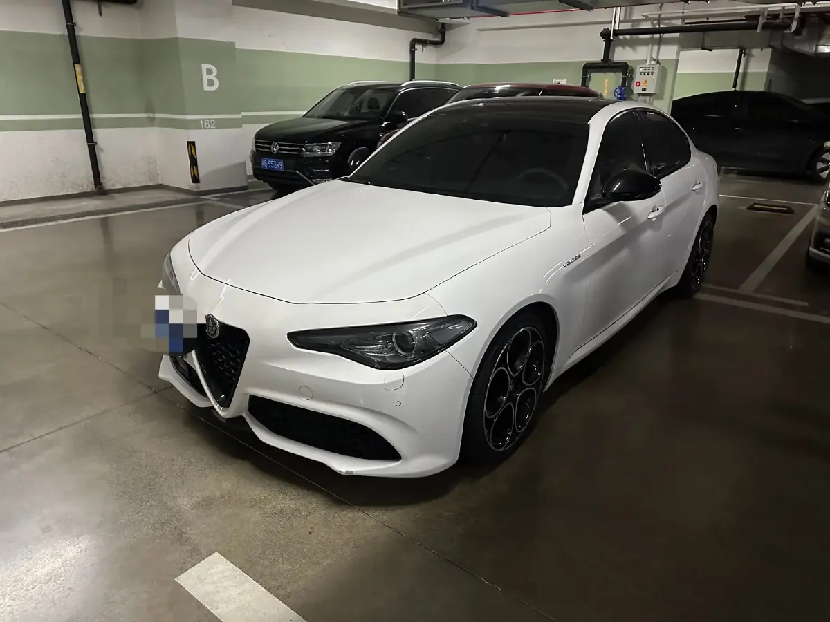 2022 Alfa Romeo Giulia 2.0T 280HP L4 8AT