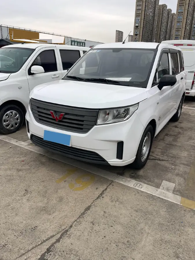 2021 WuLing HongGuang Plus 1.5L 99HP L4 6MT