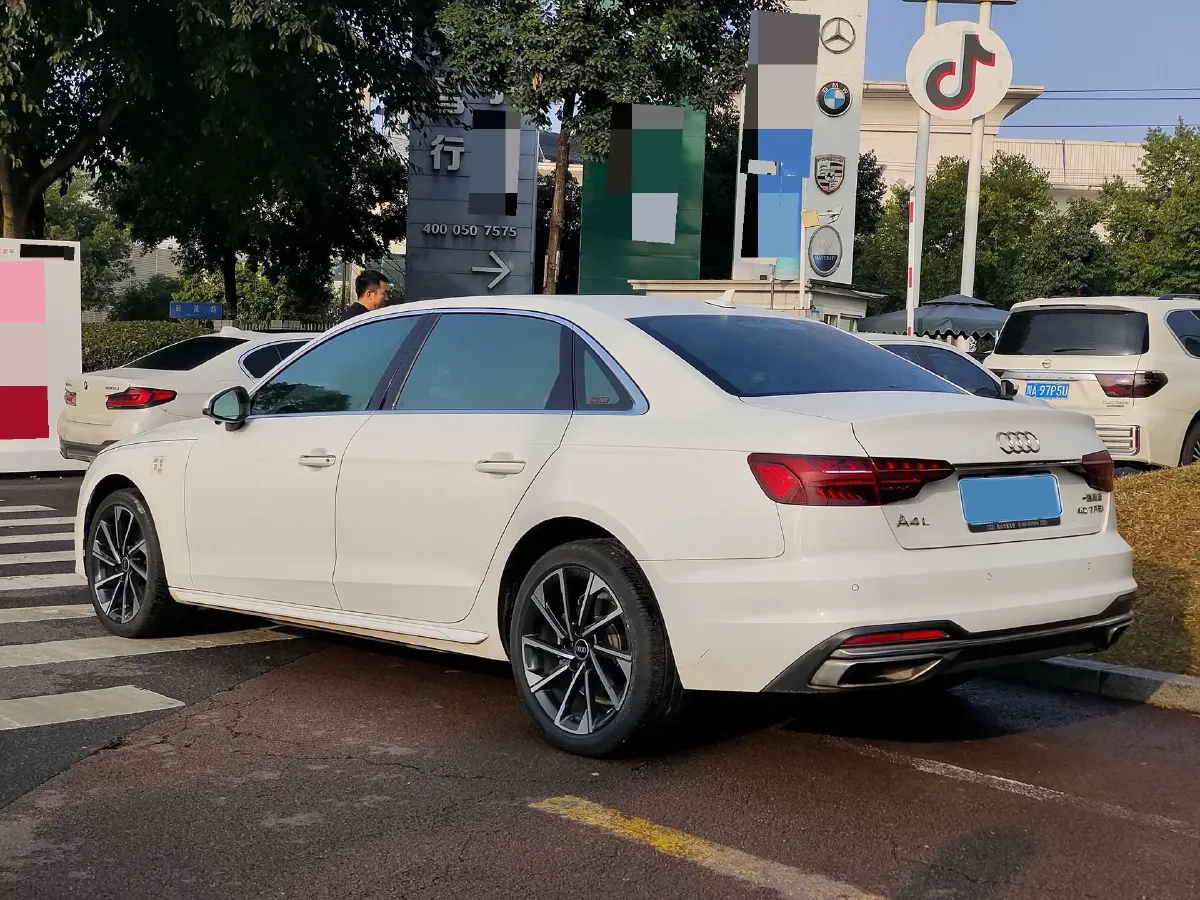 2022 Audi A4L 2.0T 190HP L4 7DCT,autocango,china used car exporter,china ev exporter,chinese used car exporter,chinese used ev exporter