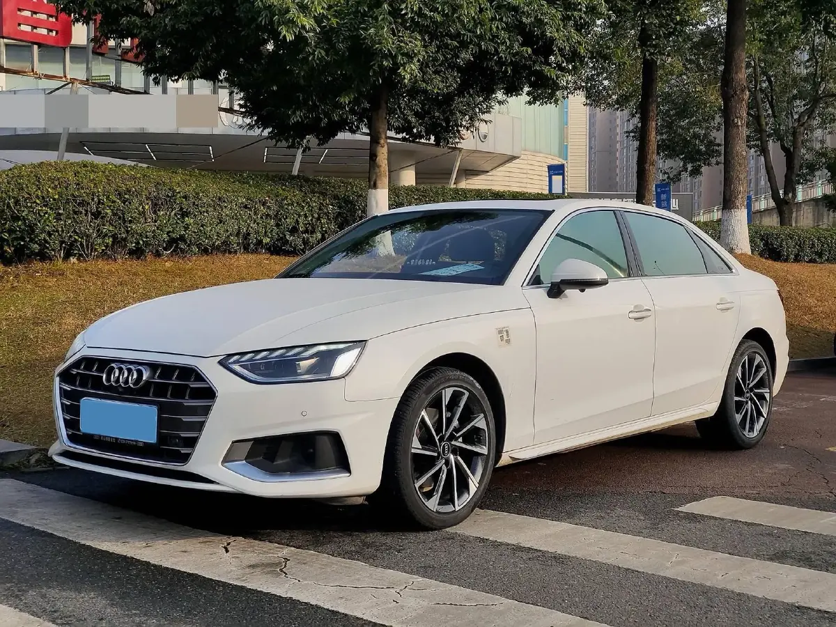 2022 Audi A4L 2.0T 190HP L4 7DCT