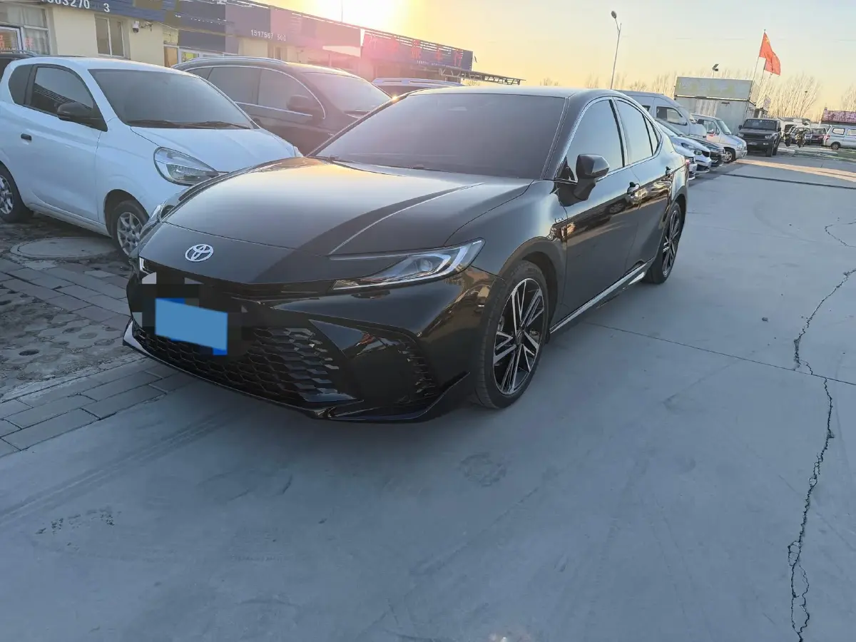 2024 Toyota Camry 2.0L 152HP L4 E-CVT Hybrid