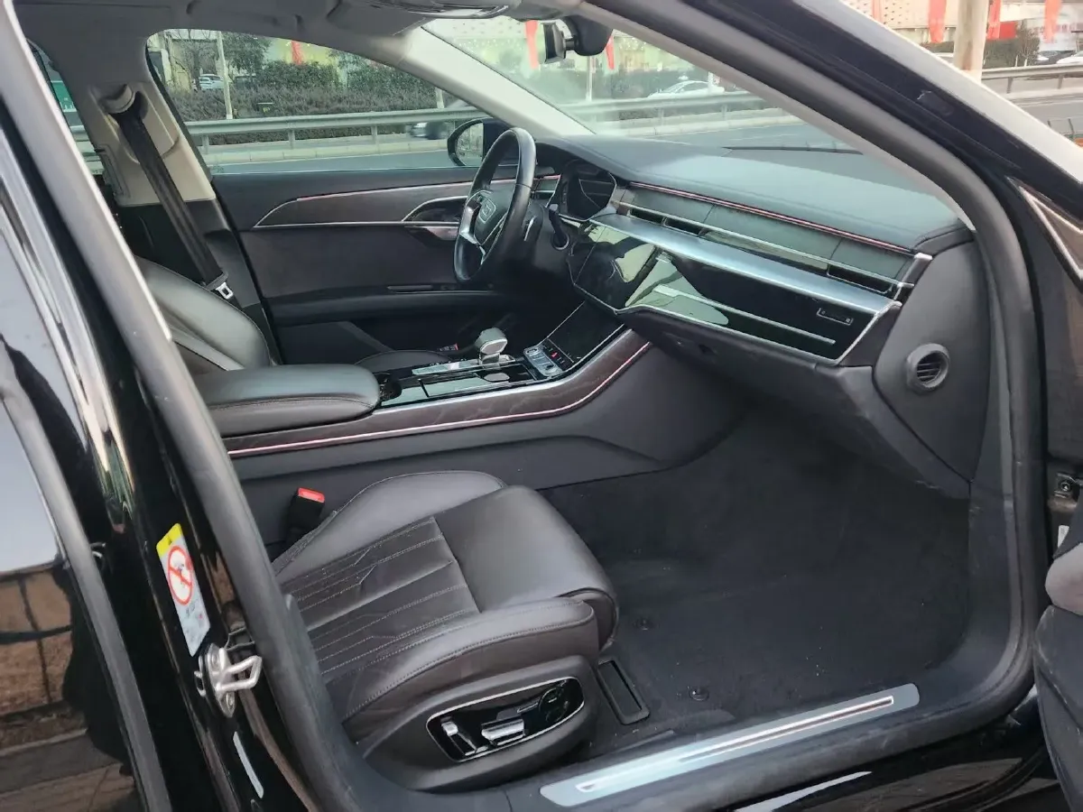 2023 Audi A8 2.0T 265HP L4 8AT,autocango,china used car exporter,china ev exporter,chinese used car exporter,chinese used ev exporter