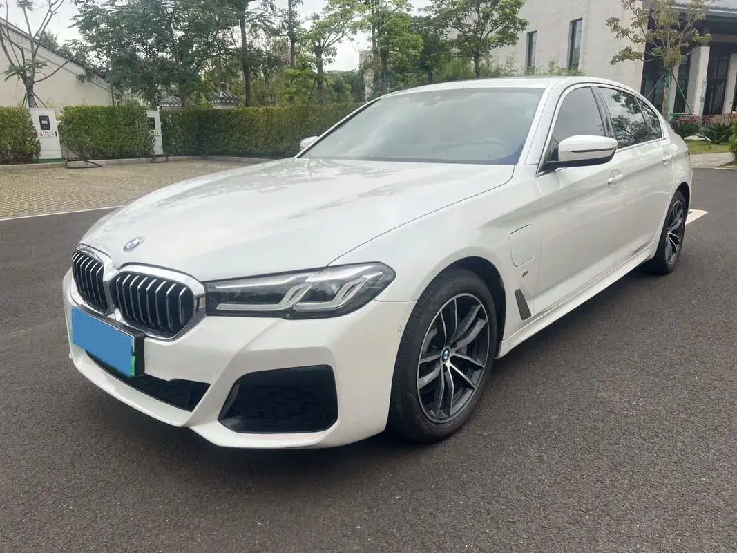 2021 BMW 5 Series 2.0T 184HP L4 8AT PHEV 17.7KWH
