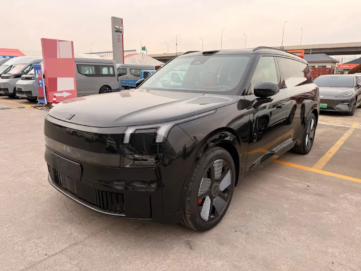 2025 LYNK&CO 900 2.0T 254HP L4 3DHT PHEV