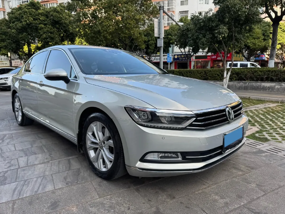 2018 Volkswagen Magotan 1.8T 180HP L4 7DCT,autocango,china used car exporter,china ev exporter,chinese used car exporter,chinese used ev exporter