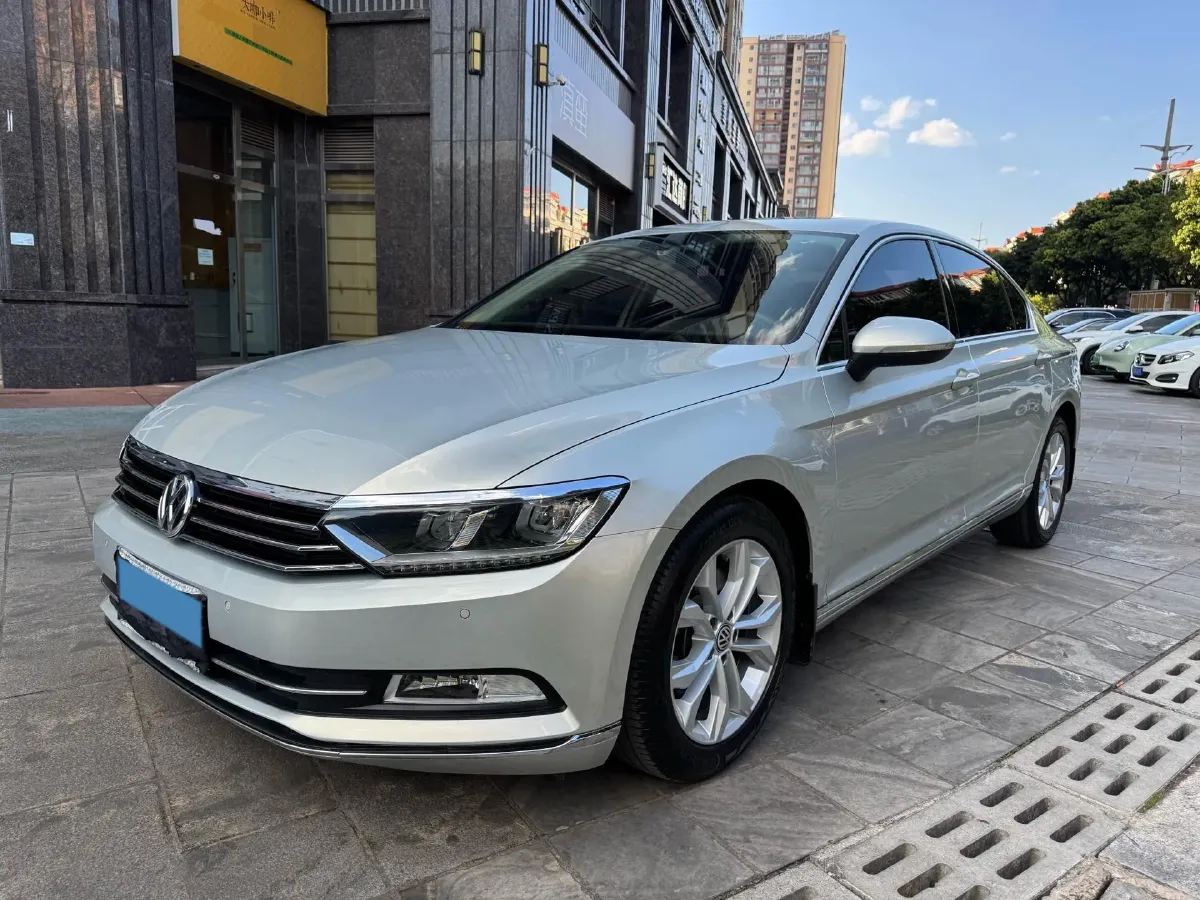 2018 Volkswagen Magotan 1.8T 180HP L4 7DCT,autocango,china used car exporter,china ev exporter,chinese used car exporter,chinese used ev exporter