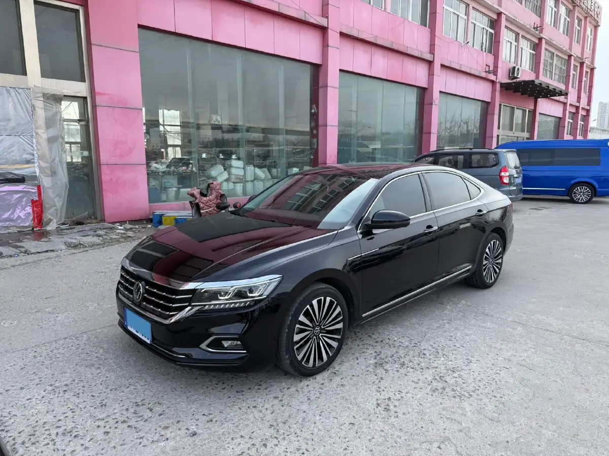 2021 Volkswagen Passat 2.0T 220HP L4 7DCT