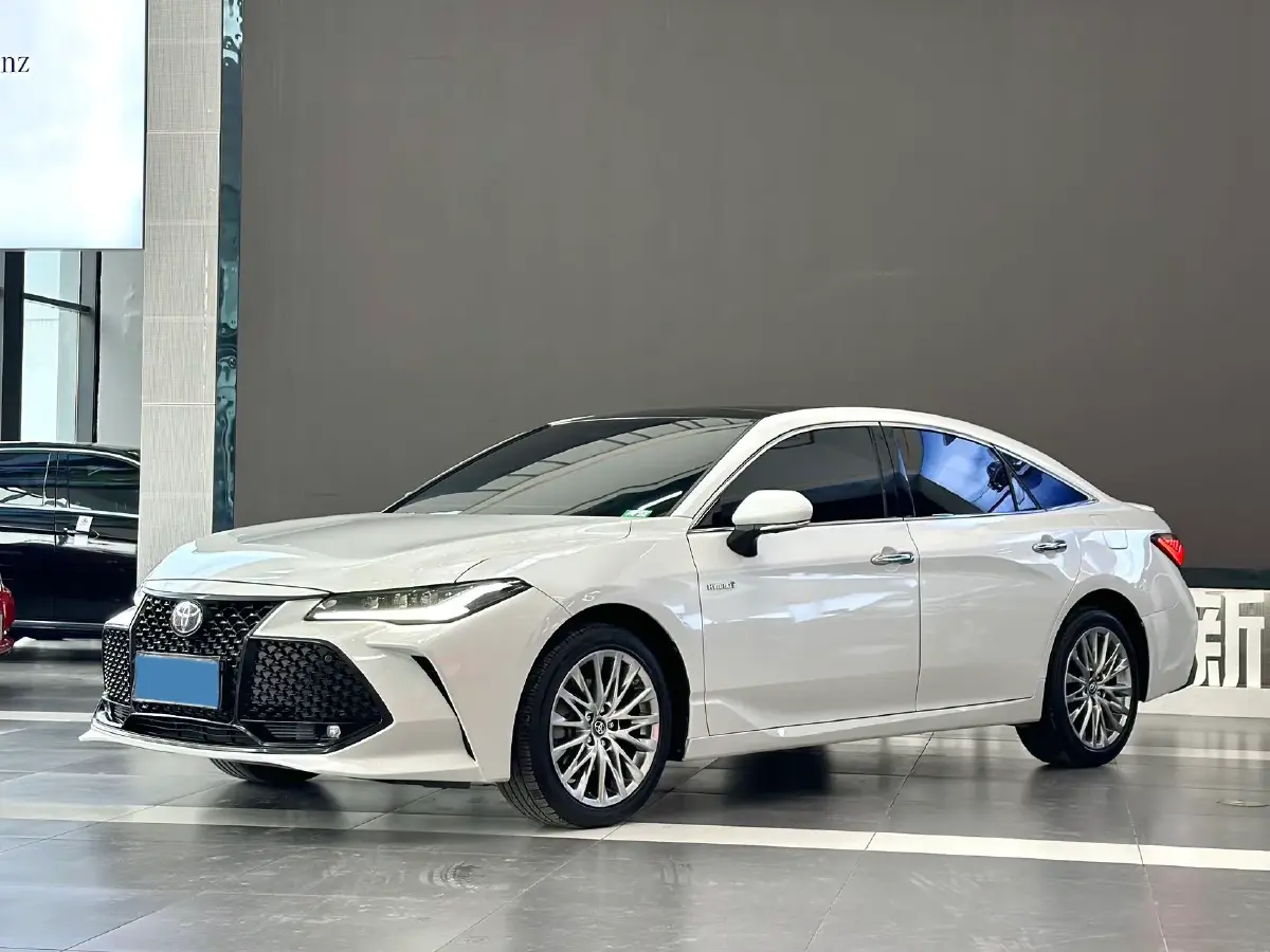 2022 Toyota Avalon 2.5L 178HP L4 E-CVT Hybrid