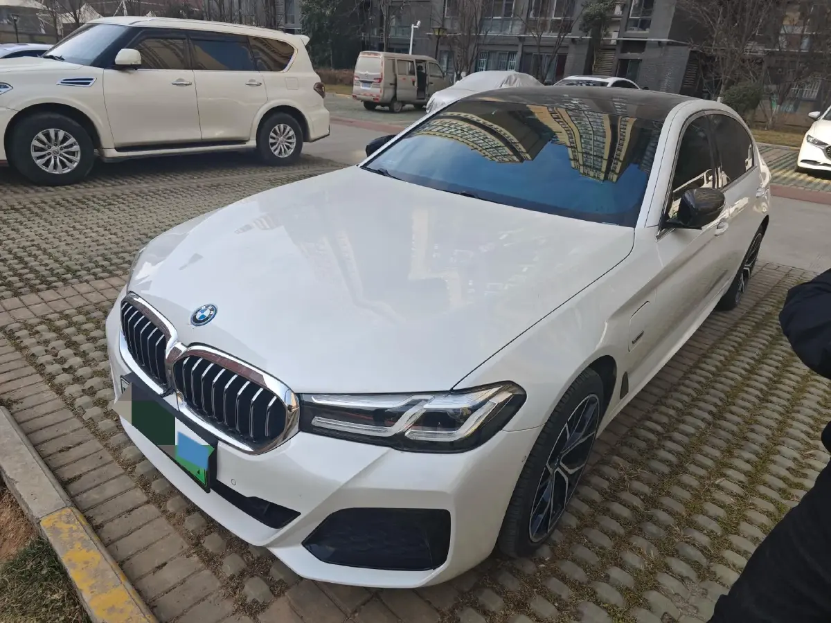 2022 BMW 5 Series 2.0T 184HP L4 8AT PHEV 17.7KWH