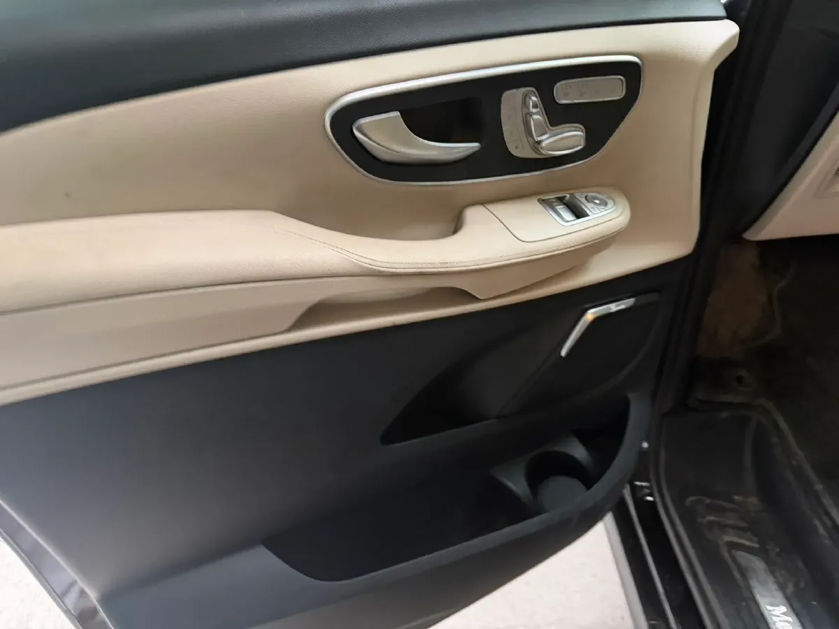 2020 Mercedes-Benz V Class 2.0T 211HP L4 9AT,autocango,china used car exporter,china ev exporter,chinese used car exporter,chinese used ev exporter